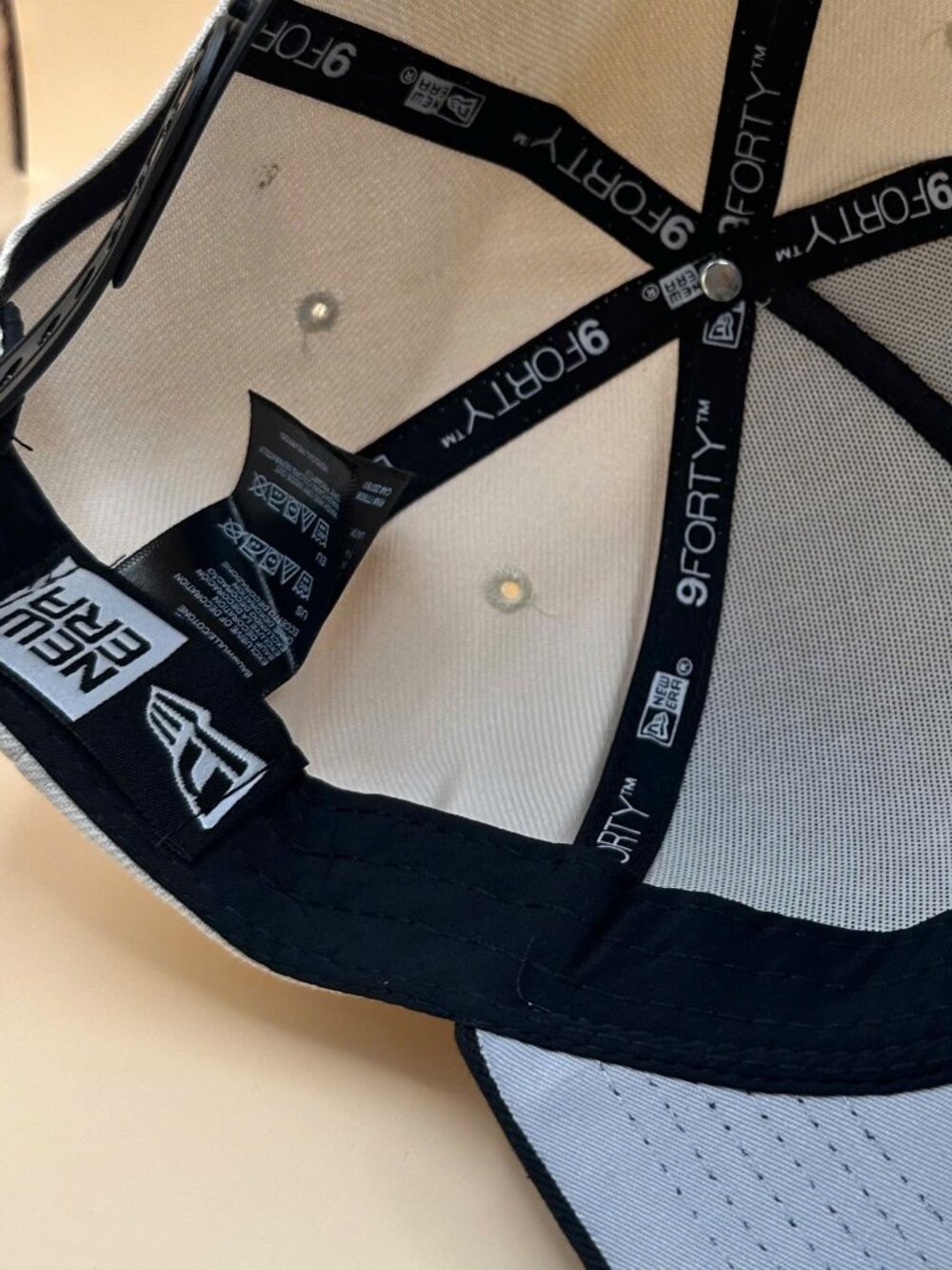 NWT New Era LA Dodgers 9FORTY Adjustable Cap Black White Baseball Hat - Picture 4 of 4